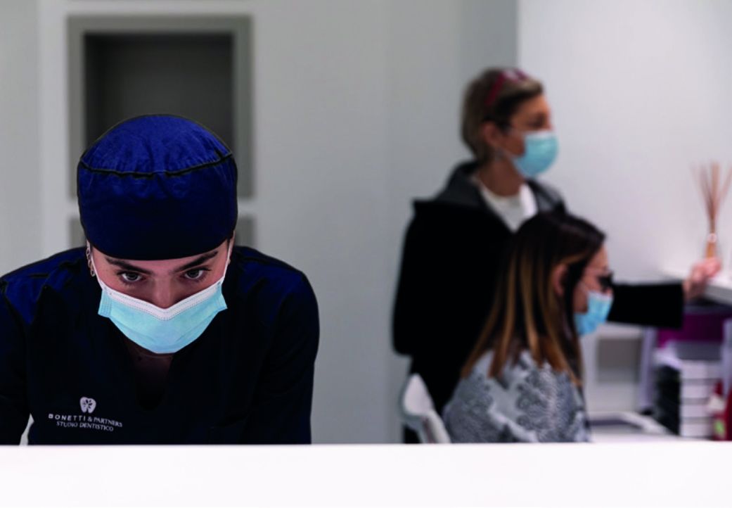 Lavora come Assistente alla Poltrona